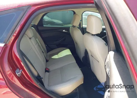 2016 Ford Focus Titanium z USA, uszkodzony, nr VIN 1FADP3N27GL256143